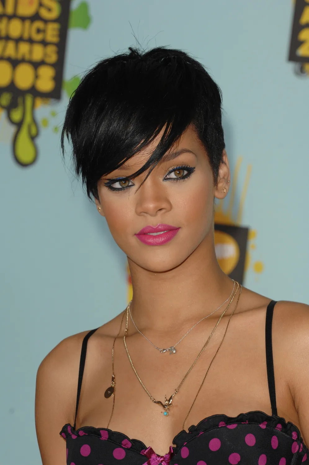 Coiffure Rihanna Cheveux Courts