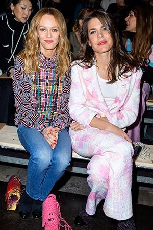 Vanessa Paradis et Charlotte Casiraghi aux côtés de Kendrick Lamar : pour  le défilé Chanel, elles étaient bien entourées ! - PHOTOS