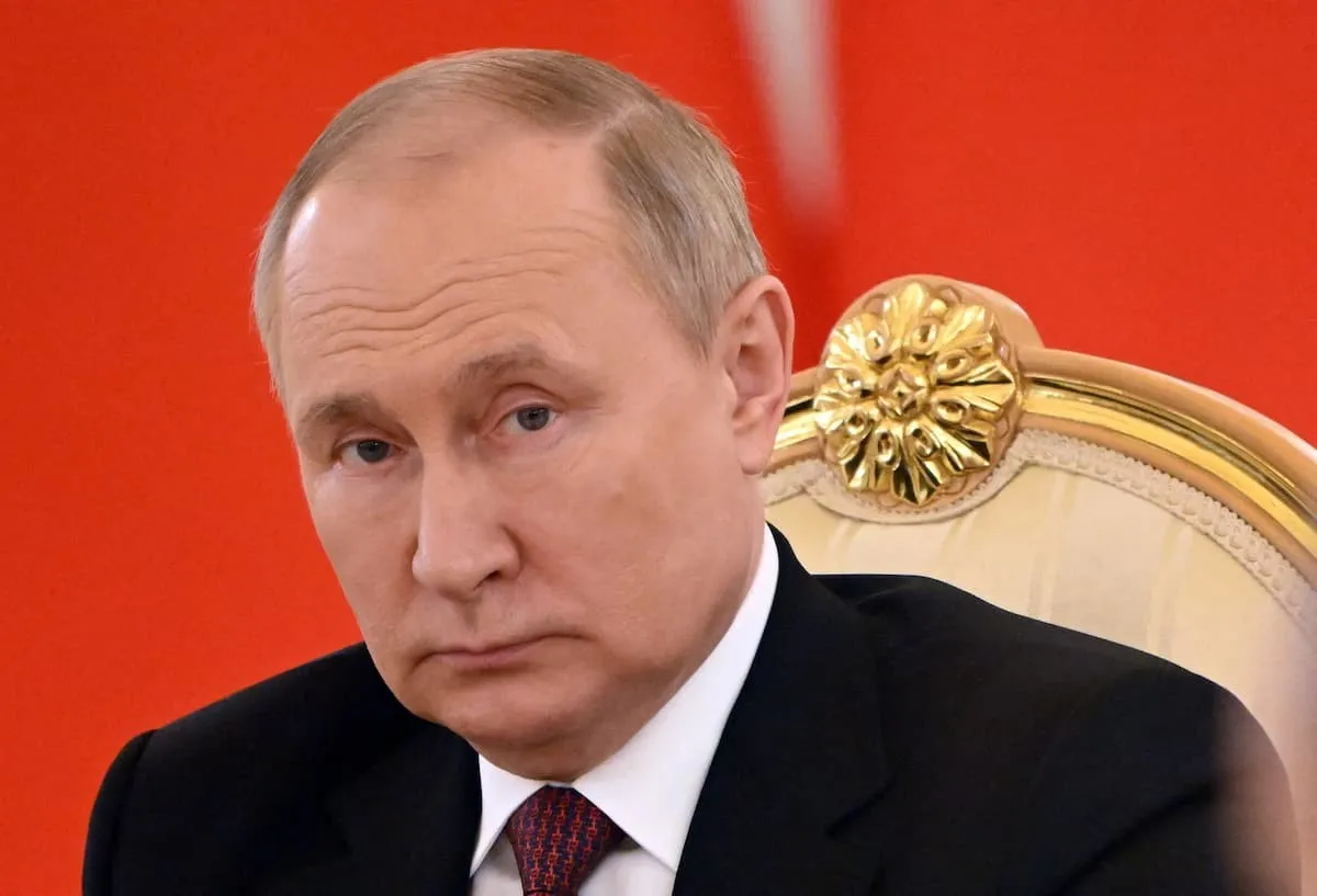 Vladimir Poutine atteint d’un cancer ? Le président russe vomit en pleine réunion !