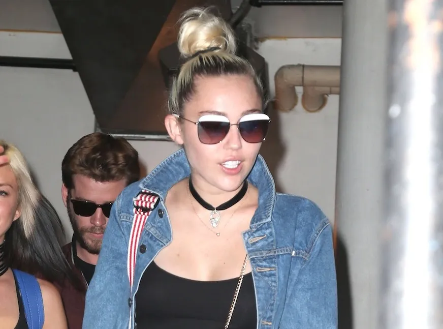 Miley Cyrus : La bague au doigt de Liam Hemsworth sème le doute !